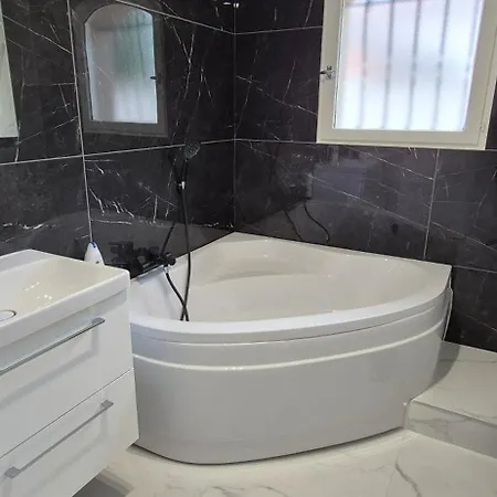 Maison Sur La Route Des Plages, Piscine, Jaccuzi *