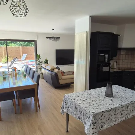 Maison Sur La Route Des Plages, Piscine, Jaccuzi